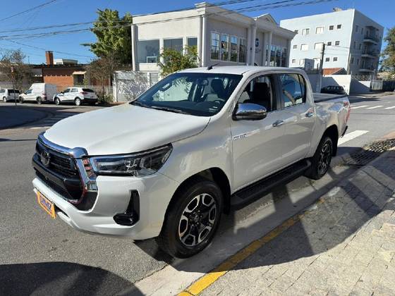 TOYOTA HILUX 2.8 D-4D TURBO DIESEL CD SRX 4X4 AUTOMÁTICO